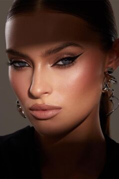 Alix Avien Extreme Black - Uzun Süre Kalıcı Suya Dayanıklı Akma, Dağılma Yapmayan Siyah Göz Kalemi